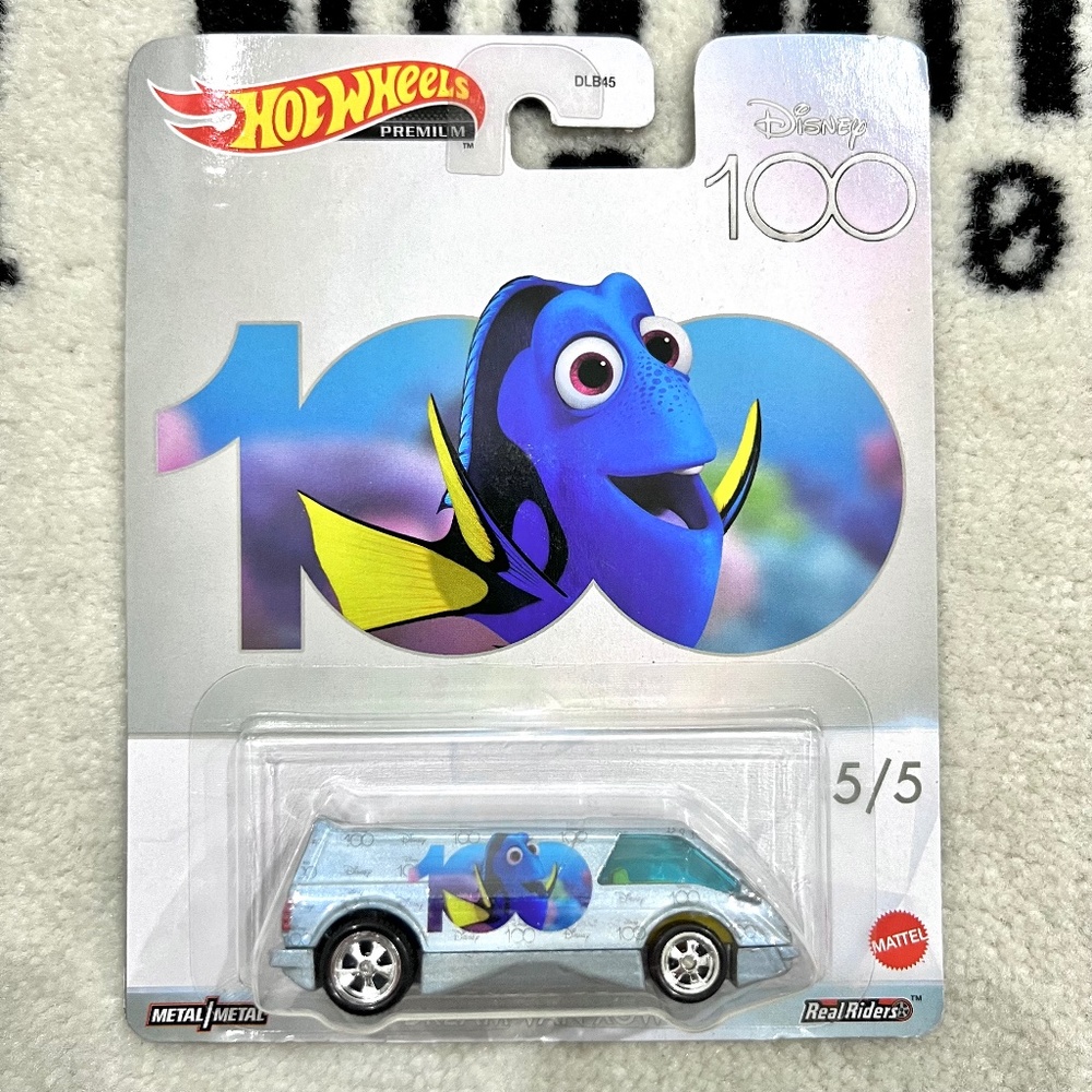 2023 Hotwheels X Disney 100 Premium Dream Van Finding Nemo XGW Dory 5/5 - Picture 1 of 4